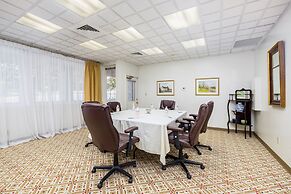 The Farmington Inn & Suites