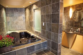 iHOTEL & Conference Center Red Deer