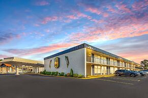 Super 8 by Wyndham Riverside AL