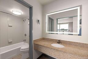 Super 8 by Wyndham Riverside AL