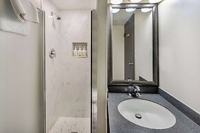 Days Inn by Wyndham Victoria On The Harbour