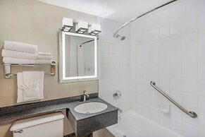 Days Inn by Wyndham Victoria On The Harbour