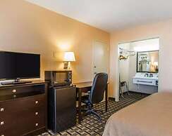 Quality Inn Ada near University