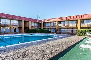 Quality Inn Ada near University