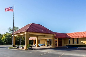 Quality Inn Ada near University