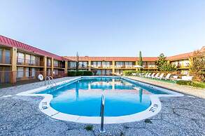 Quality Inn Ada near University