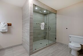 Best Western Plus Port O'Call Hotel