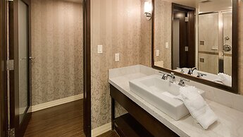 Best Western Plus Port O'Call Hotel