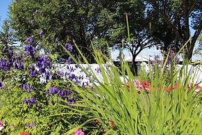 Best Western Plus Port O'Call Hotel