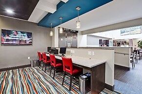 Best Western Plus Port O'Call Hotel