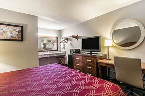 Econo Lodge North
