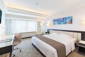 Regal Riverside Hotel