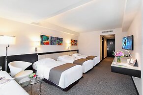 Regal Riverside Hotel