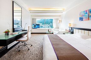 Regal Riverside Hotel
