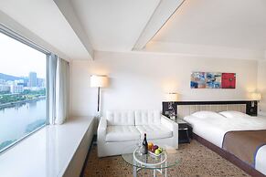 Regal Riverside Hotel