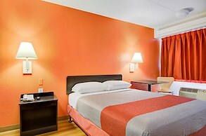 Motel 6 Springfield, MO - North