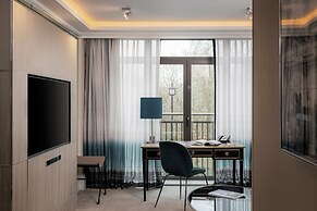 The Athenaeum Hotel & Residences