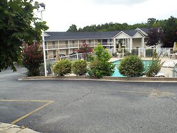 Days Inn by Wyndham Dahlonega University Area