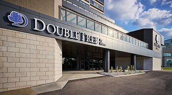 DoubleTree by Hilton Windsor Hotel & Suites