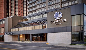 DoubleTree by Hilton Windsor Hotel & Suites