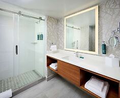 DoubleTree by Hilton Windsor Hotel & Suites