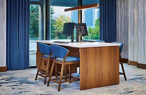 DoubleTree by Hilton Windsor Hotel & Suites