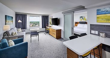 DoubleTree by Hilton Windsor Hotel & Suites