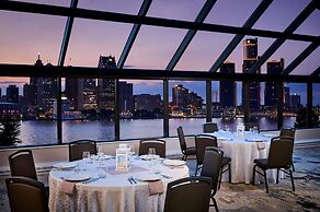 DoubleTree by Hilton Windsor Hotel & Suites