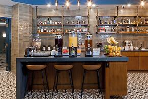 DoubleTree by Hilton Windsor Hotel & Suites