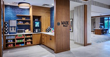 DoubleTree by Hilton Windsor Hotel & Suites