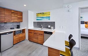 DoubleTree by Hilton Windsor Hotel & Suites