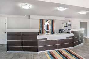 Motel 6 Dallas, TX - Market Center