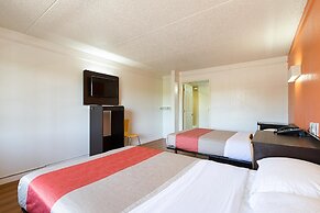 Motel 6 Dallas, TX - Market Center
