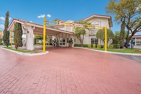 Motel 6 Dallas, TX - Market Center