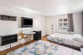 Motel 6 Dallas, TX - Market Center