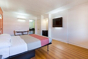 Motel 6 Dallas, TX - Market Center