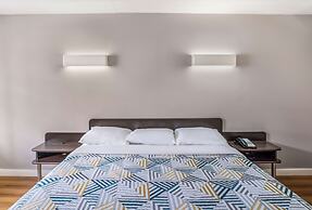 Motel 6 Dallas, TX - Market Center