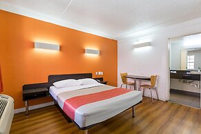 Motel 6 Dallas, TX - Market Center