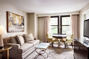 The Raphael Hotel, Autograph Collection