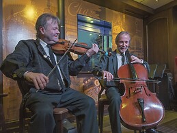 The Raphael Hotel, Autograph Collection