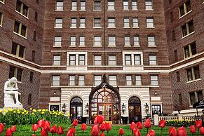 The Raphael Hotel, Autograph Collection