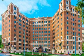 The Raphael Hotel, Autograph Collection