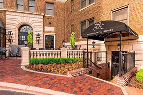 The Raphael Hotel, Autograph Collection