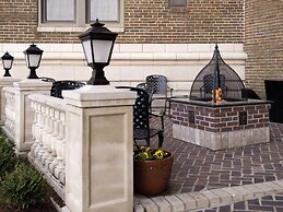 The Raphael Hotel, Autograph Collection