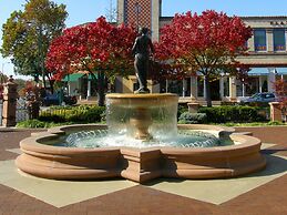 The Raphael Hotel, Autograph Collection