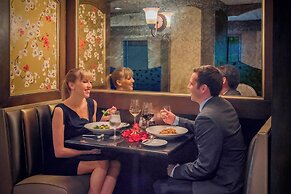 The Raphael Hotel, Autograph Collection