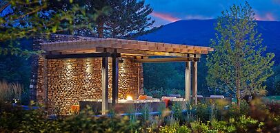 Topnotch Resort