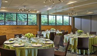 Topnotch Resort