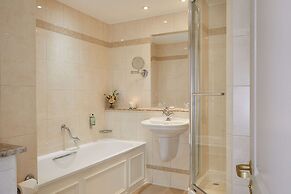 Macdonald Old England Hotel & Spa