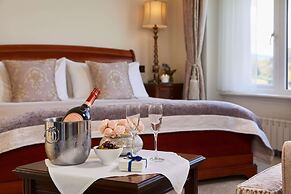 Macdonald Old England Hotel & Spa